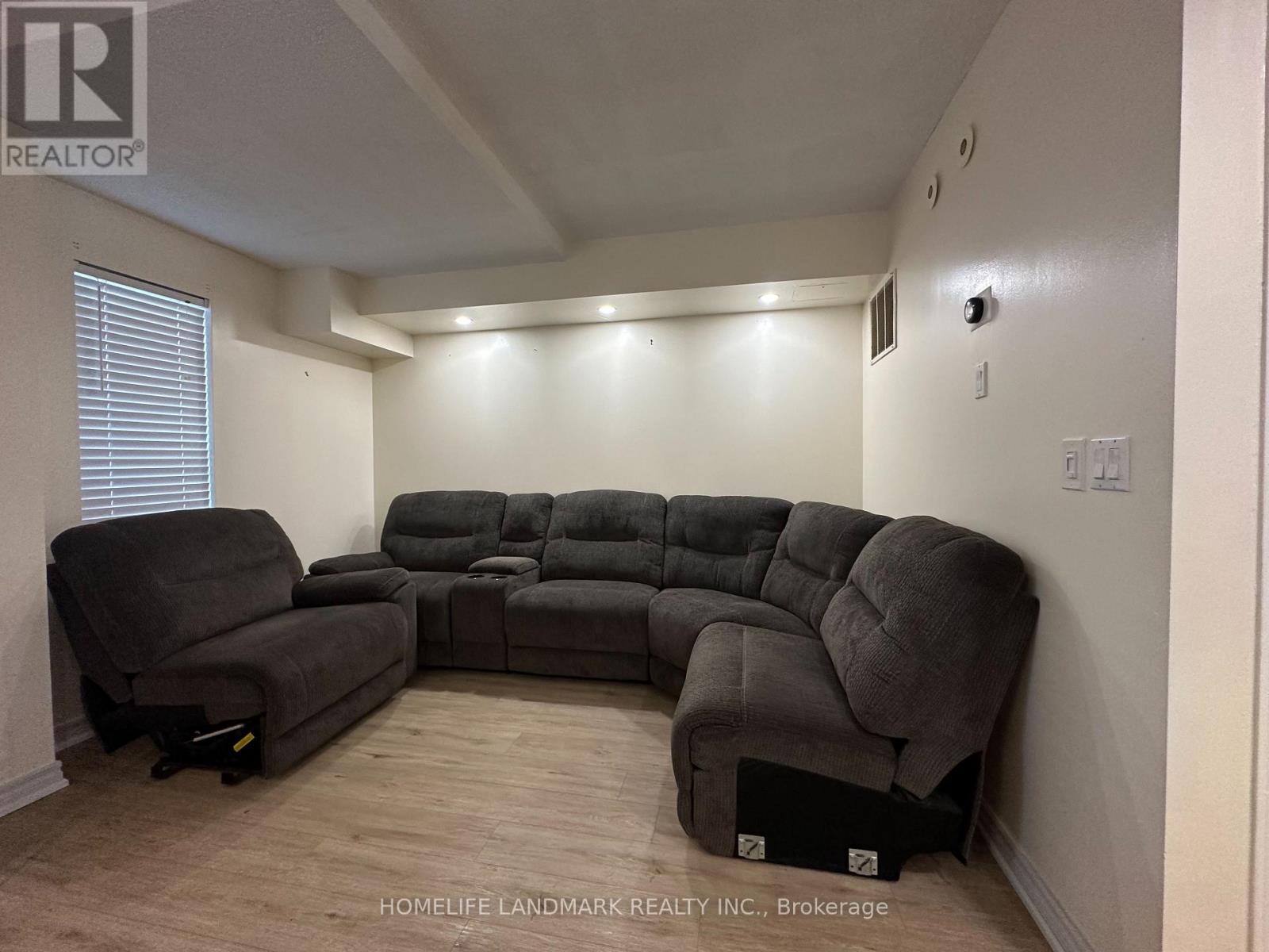 1014 - 3043 Finch Avenue W, Toronto, Ontario  M9M 0A4 - Photo 5 - W12479702