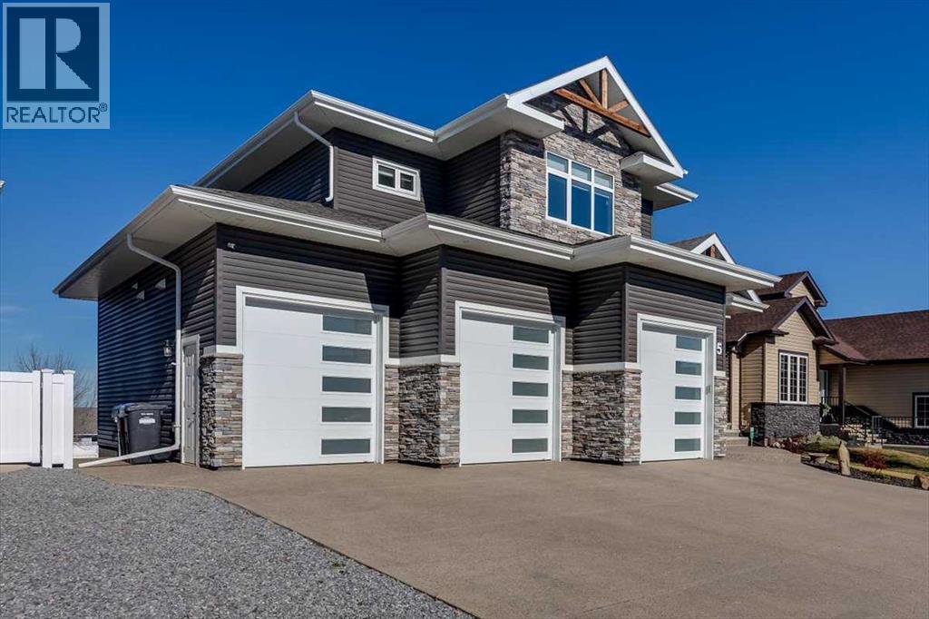 5 Leonard Close, Sylvan Lake, Alberta  T4S 0E7 - Photo 3 - A2266256