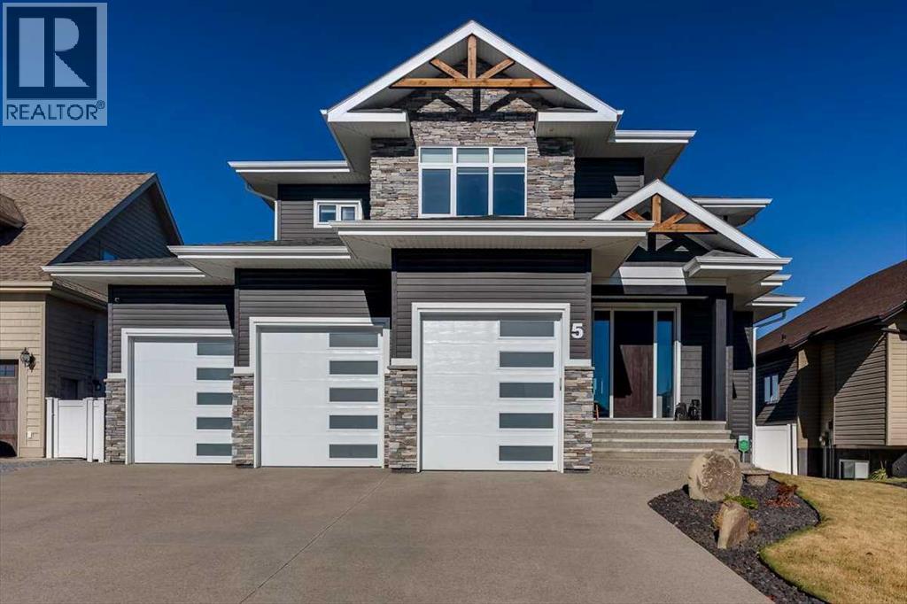 5 Leonard Close, Sylvan Lake, Alberta  T4S 0E7 - Photo 1 - A2266256