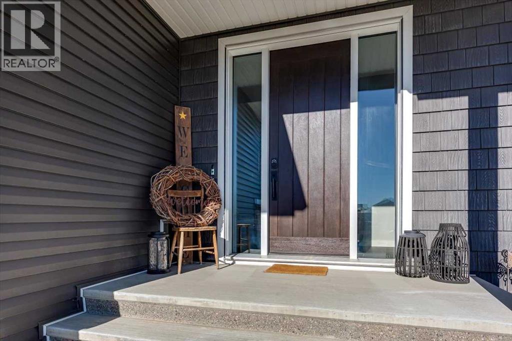 5 Leonard Close, Sylvan Lake, Alberta  T4S 0E7 - Photo 4 - A2266256