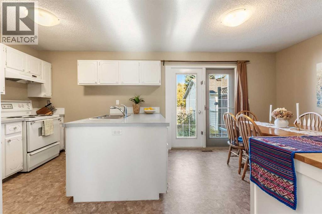 508 Queensland Place Se, Calgary, Alberta  T2J 4T3 - Photo 10 - A2264538