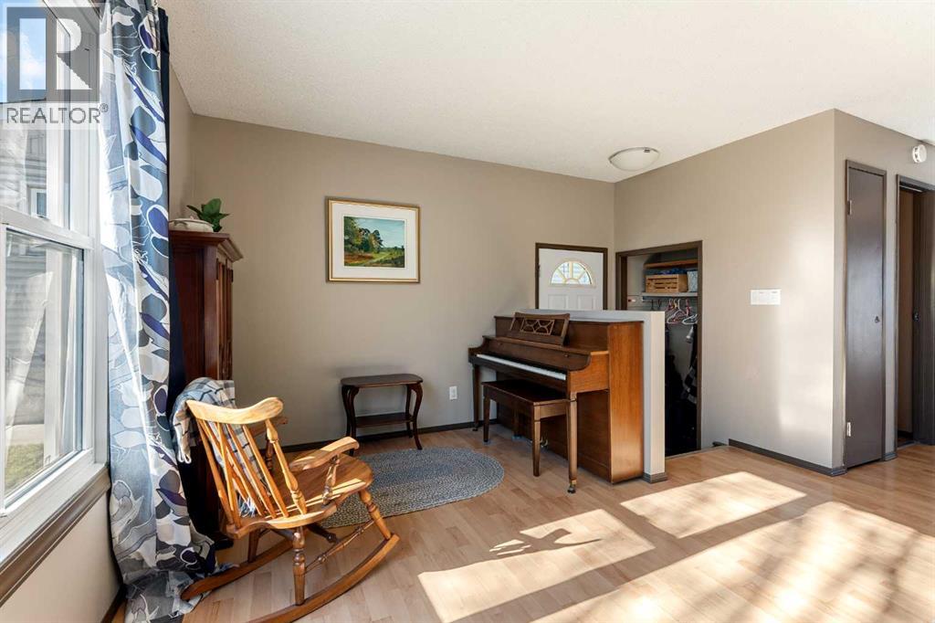 508 Queensland Place Se, Calgary, Alberta  T2J 4T3 - Photo 6 - A2264538