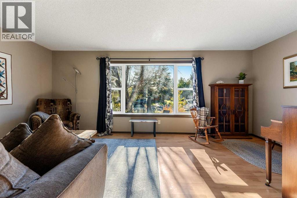 508 Queensland Place Se, Calgary, Alberta  T2J 4T3 - Photo 9 - A2264538