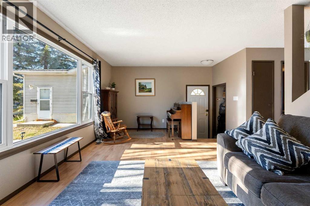 508 Queensland Place Se, Calgary, Alberta  T2J 4T3 - Photo 7 - A2264538