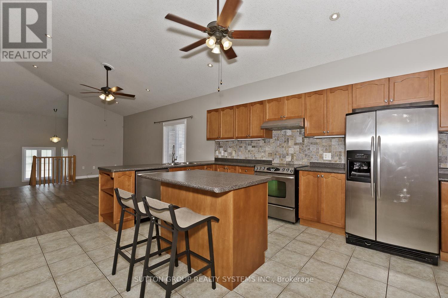 200 Regatta Drive, Welland, Ontario  L3B 6E8 - Photo 11 - X12479700