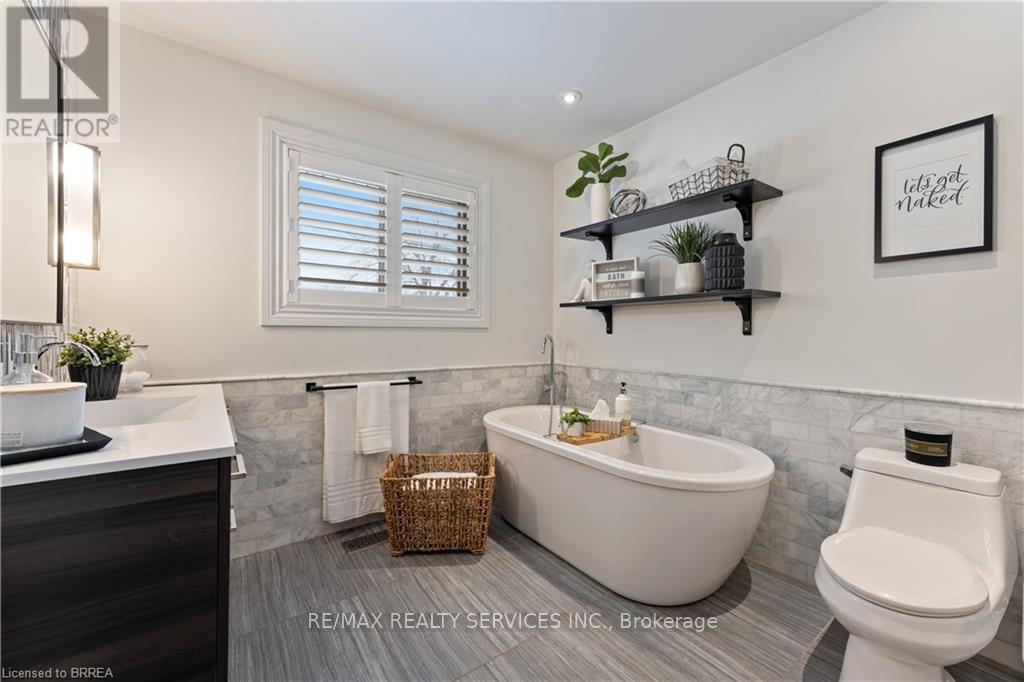 7 Sycamore Drive, Brantford, Ontario  N3R 2M2 - Photo 17 - X12479701