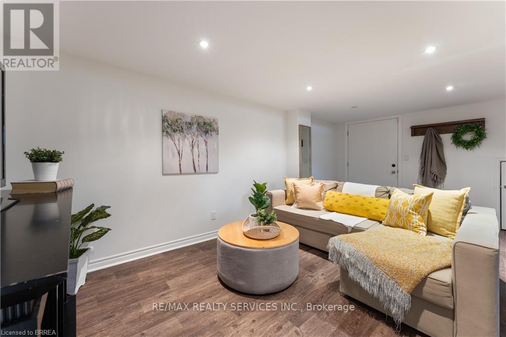 7 Sycamore Drive, Brantford, Ontario  N3R 2M2 - Photo 30 - X12479701