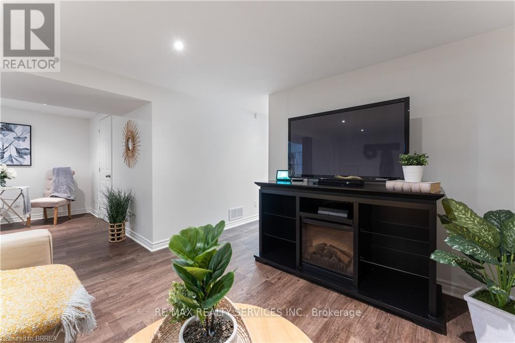 7 Sycamore Drive, Brantford, Ontario  N3R 2M2 - Photo 31 - X12479701