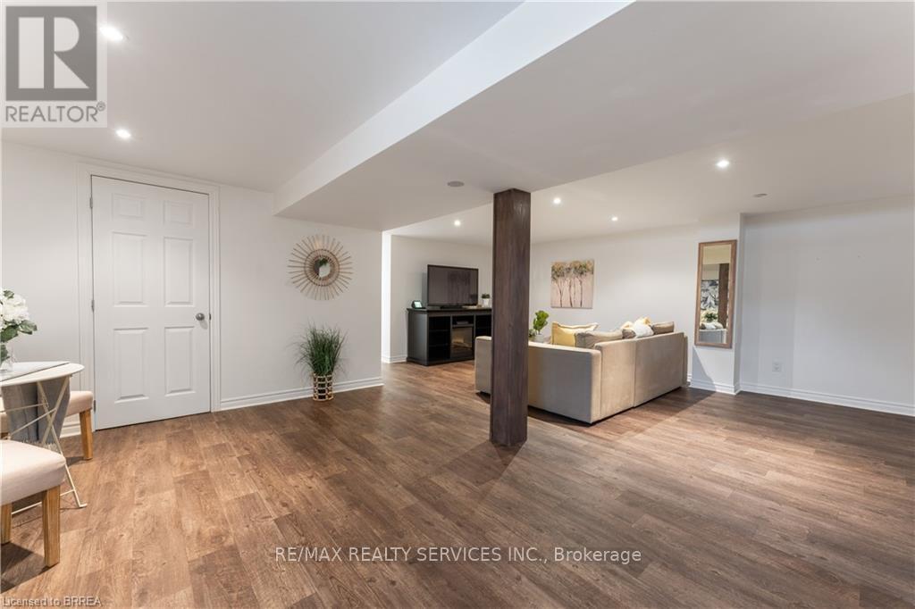 7 Sycamore Drive, Brantford, Ontario  N3R 2M2 - Photo 35 - X12479701