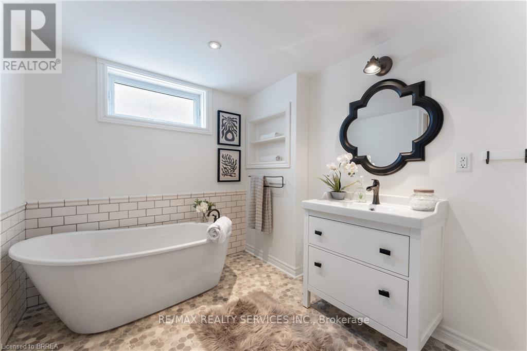 7 Sycamore Drive, Brantford, Ontario  N3R 2M2 - Photo 37 - X12479701