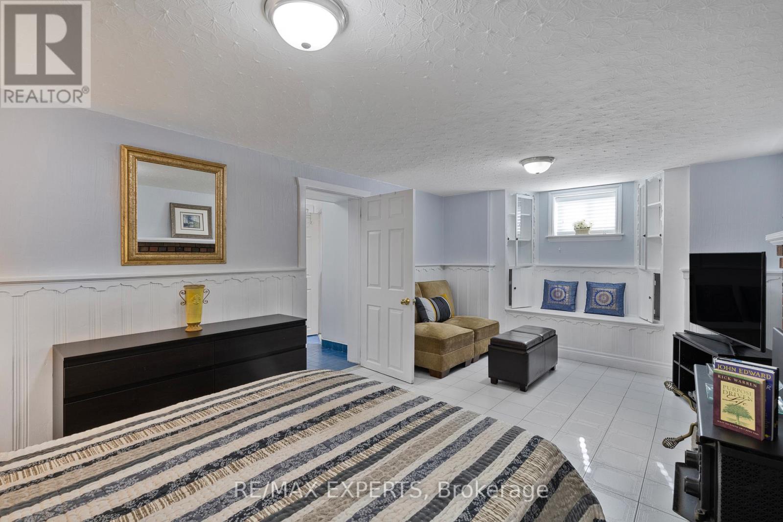 Lower - 114 Trowell Avenue, Toronto, Ontario  M6M 1L7 - Photo 14 - W12471169