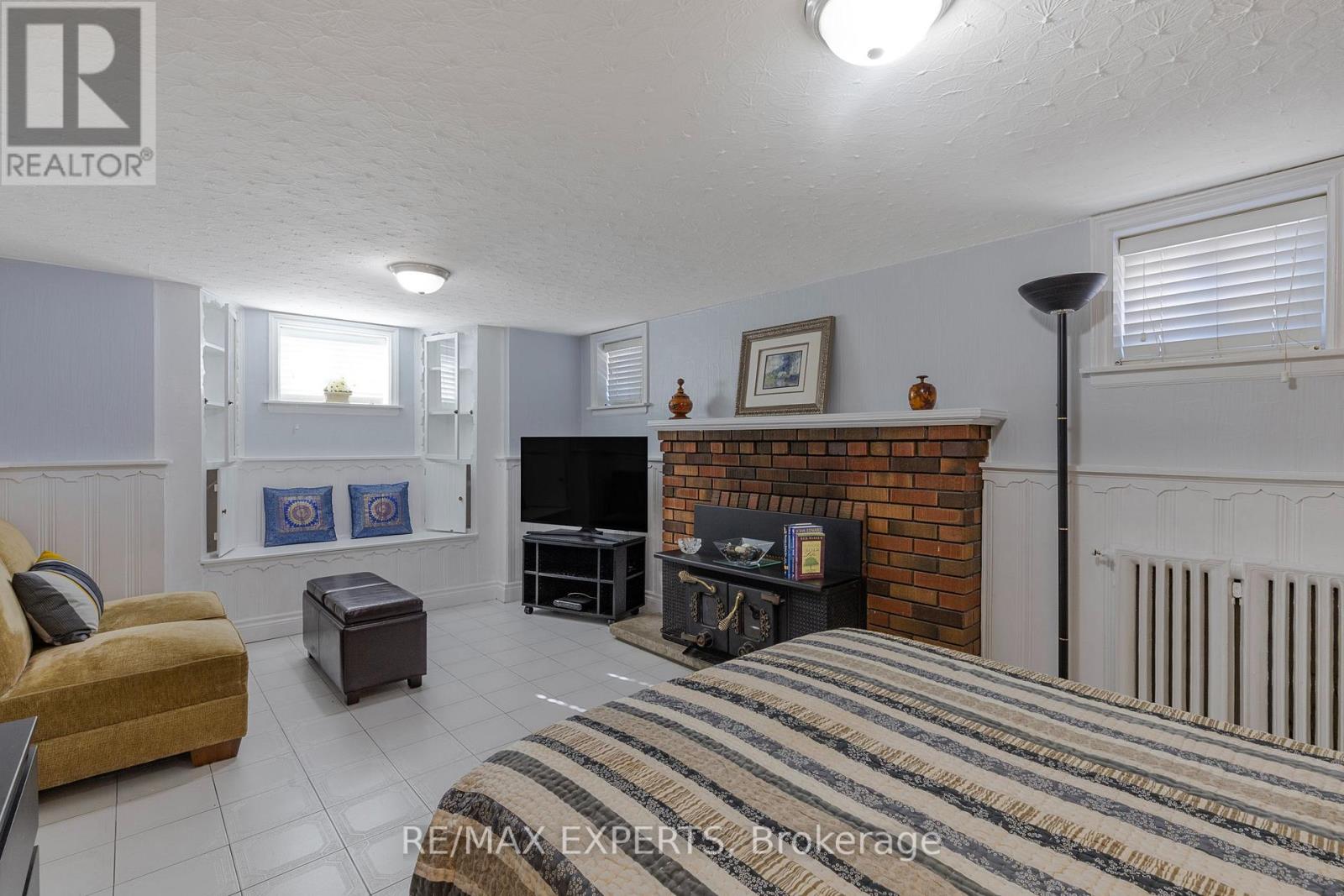 Lower - 114 Trowell Avenue, Toronto, Ontario  M6M 1L7 - Photo 13 - W12471169