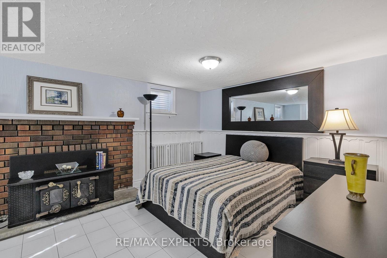 Lower - 114 Trowell Avenue, Toronto, Ontario  M6M 1L7 - Photo 10 - W12471169