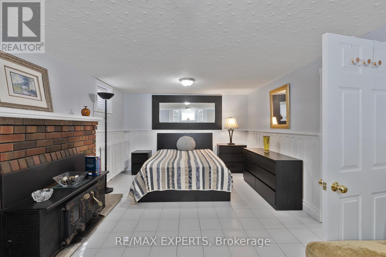 Lower - 114 Trowell Avenue, Toronto, Ontario  M6M 1L7 - Photo 12 - W12471169