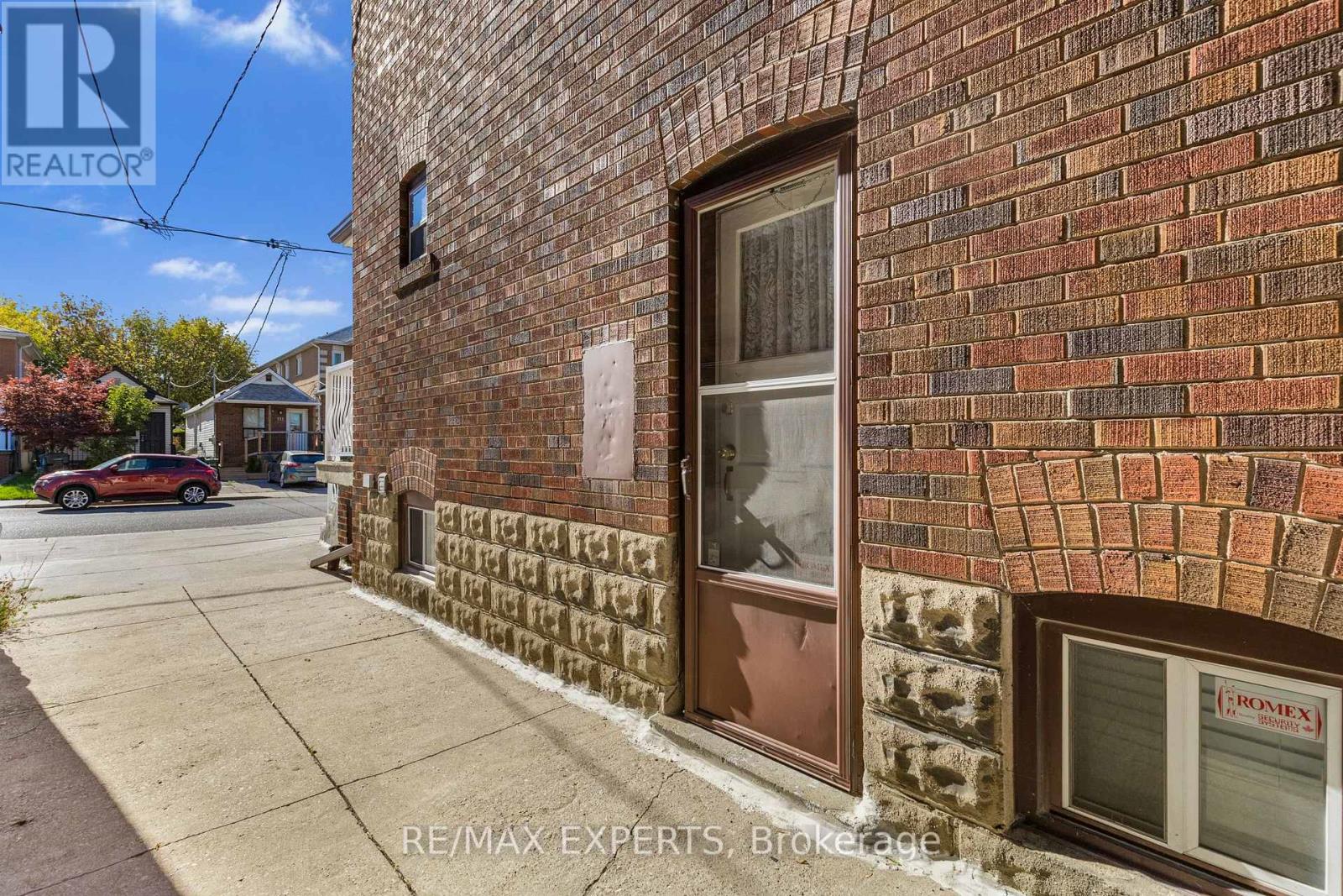 Lower - 114 Trowell Avenue, Toronto, Ontario  M6M 1L7 - Photo 27 - W12471169