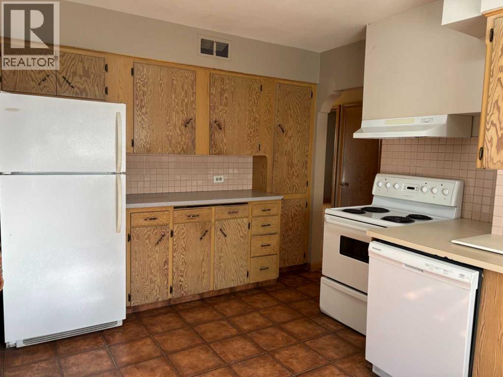 2111 Halifax Crescent Nw, Calgary, Alberta  T2M 4C8 - Photo 13 - A2211175