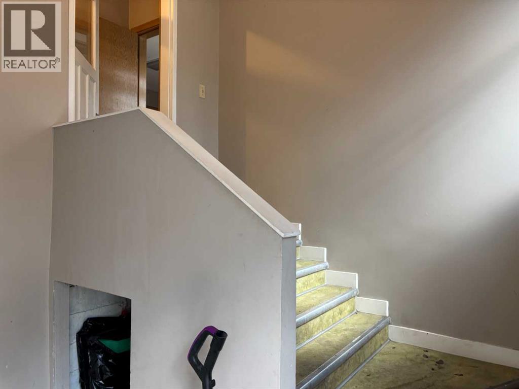 2111 Halifax Crescent Nw, Calgary, Alberta  T2M 4C8 - Photo 38 - A2211175