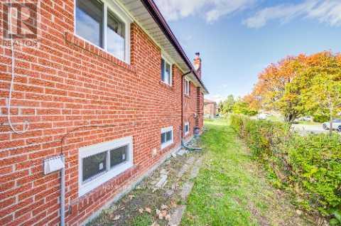 86 Tuscarora Drive, Toronto, Ontario  M2H 2K3 - Photo 45 - C12479665
