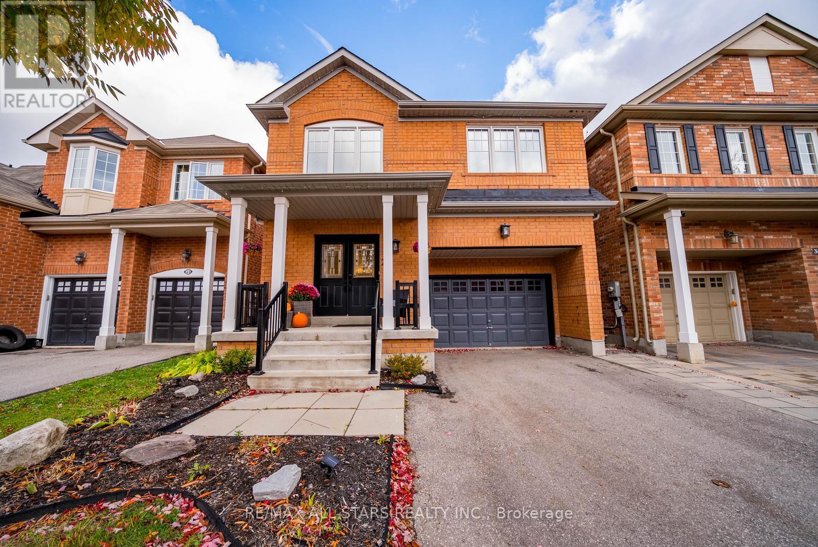 27 Horn Street, Whitchurch-Stouffville, Ontario  L4A 0X9 - Photo 2 - N12479734