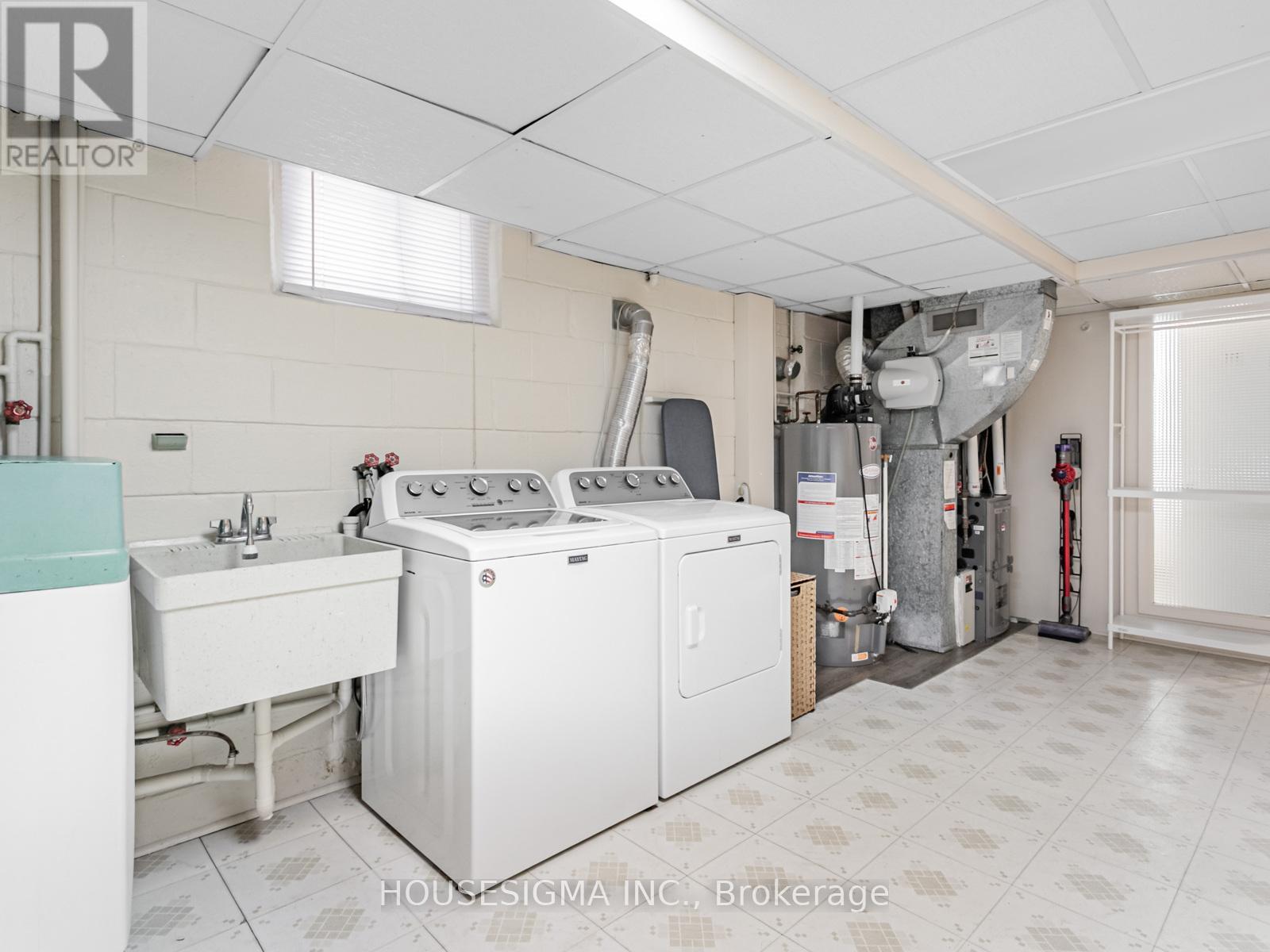72 Ludstone Drive, Toronto, Ontario  M9R 2J3 - Photo 26 - W12479718
