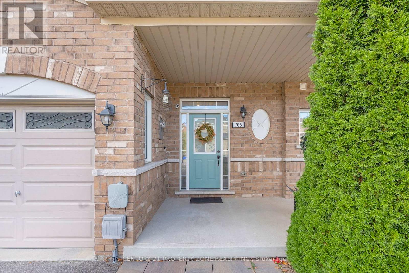 706 Agnew Crescent, Milton, Ontario  L9T 8M6 - Photo 3 - W12479732