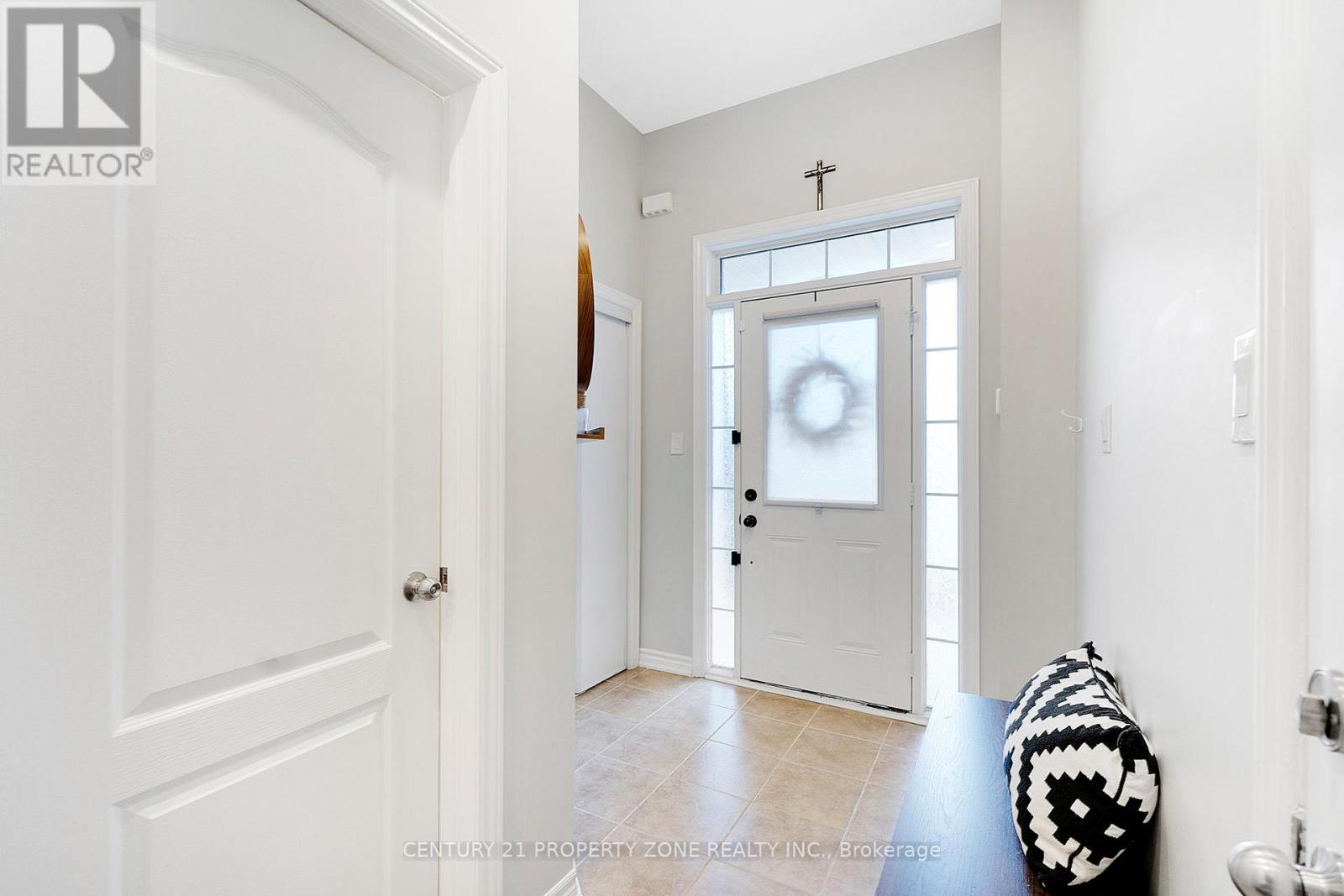 706 Agnew Crescent, Milton, Ontario  L9T 8M6 - Photo 4 - W12479732