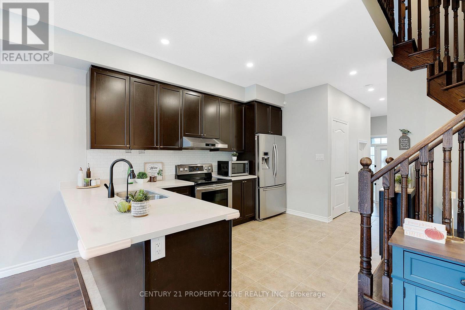 706 Agnew Crescent, Milton, Ontario  L9T 8M6 - Photo 8 - W12479732