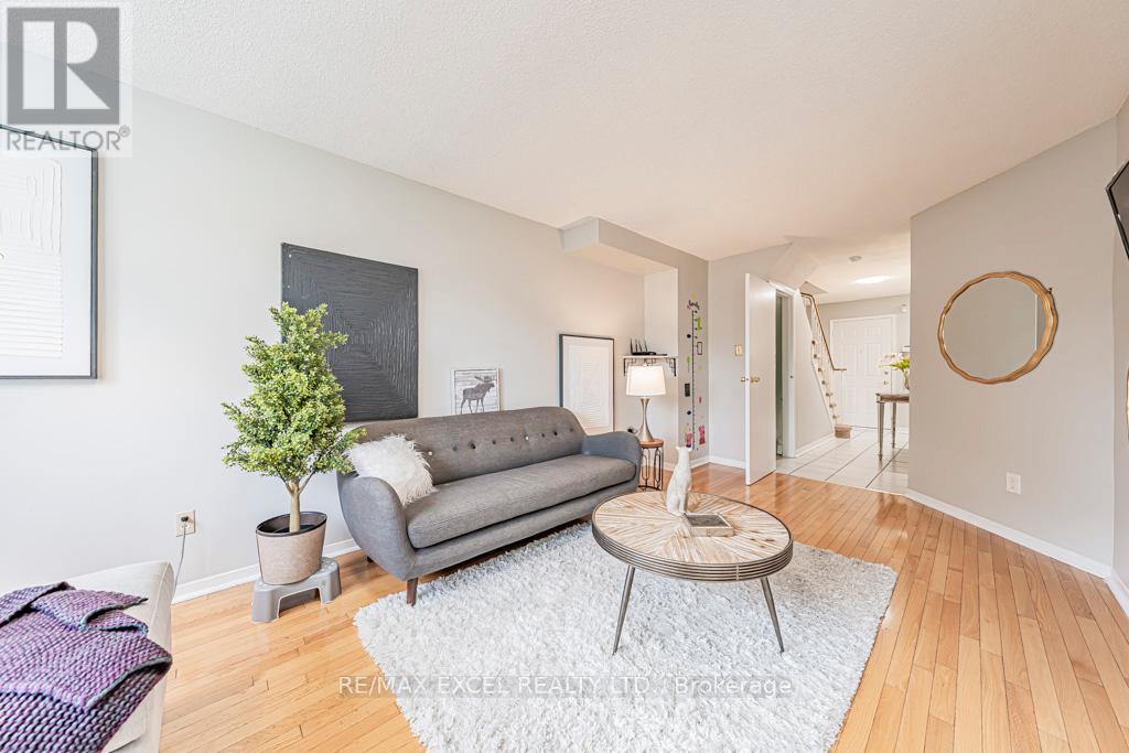 21 Brimstone Crescent, Toronto, Ontario  M1V 3C8 - Photo 5 - E12479740