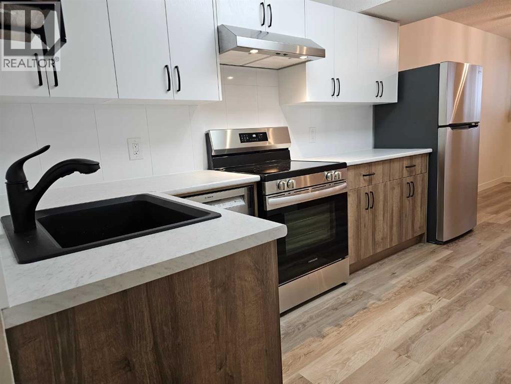 2137 / 2139 53 Avenue Sw, Calgary, Alberta  T3E 1K9 - Photo 3 - A2266302