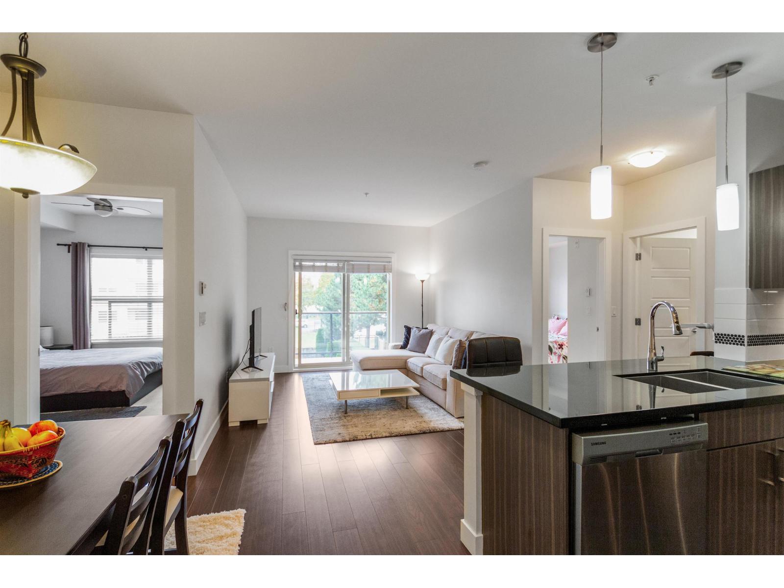 210 20219 54A AVENUE, Langley, British Columbia