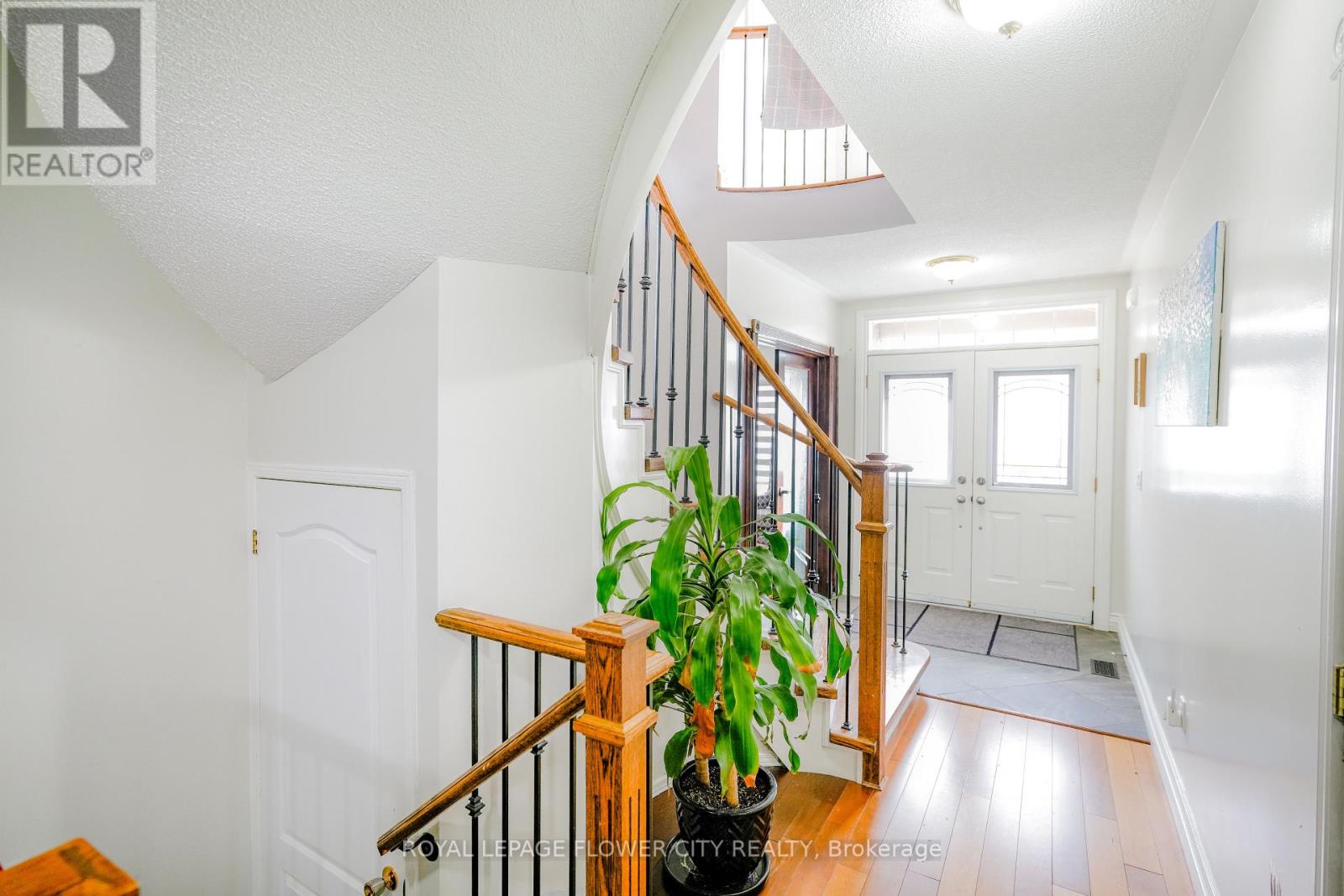 32 Courtsfield Crescent, Brampton, Ontario  L7A 2E2 - Photo 10 - W12476671