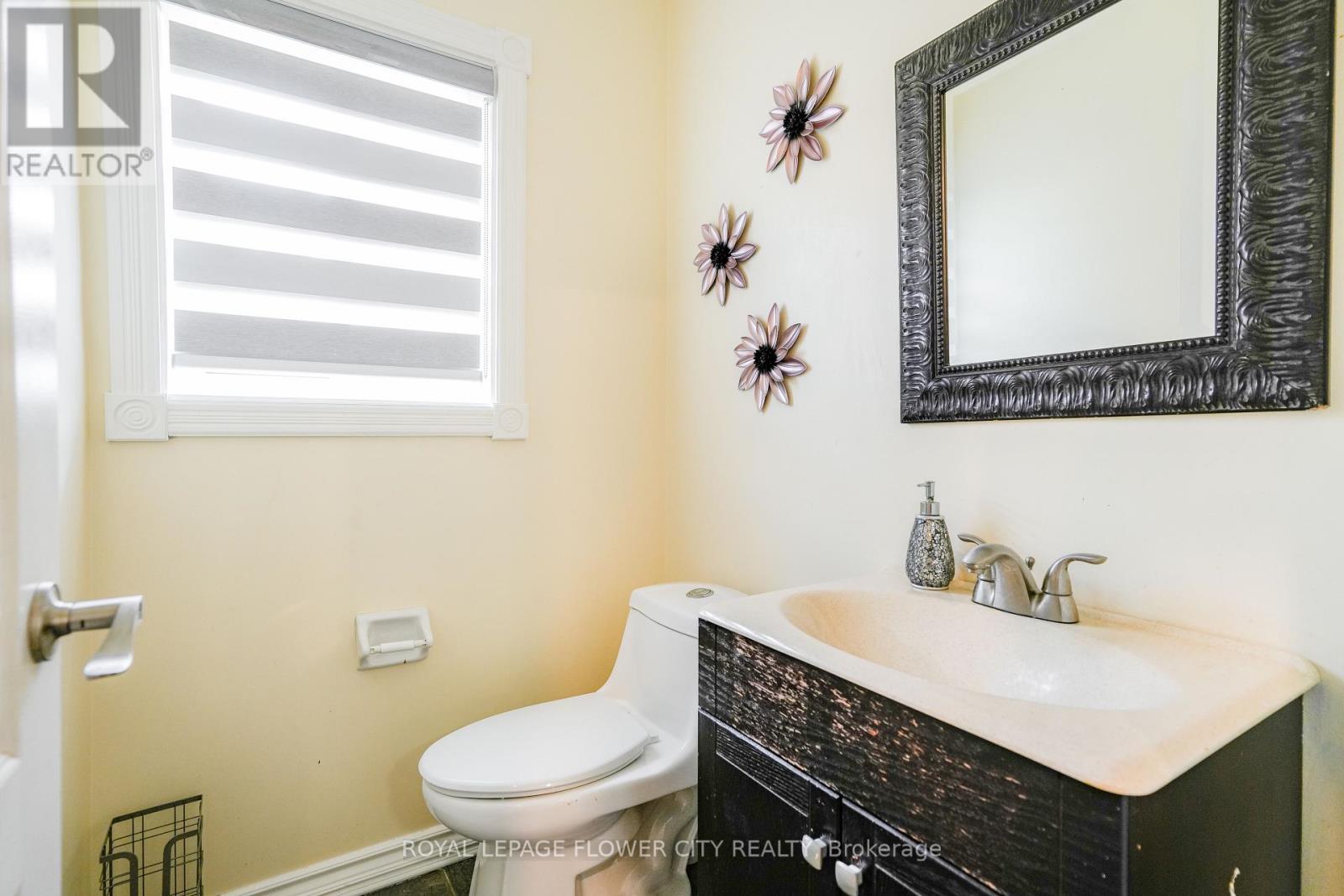 32 Courtsfield Crescent, Brampton, Ontario  L7A 2E2 - Photo 23 - W12476671