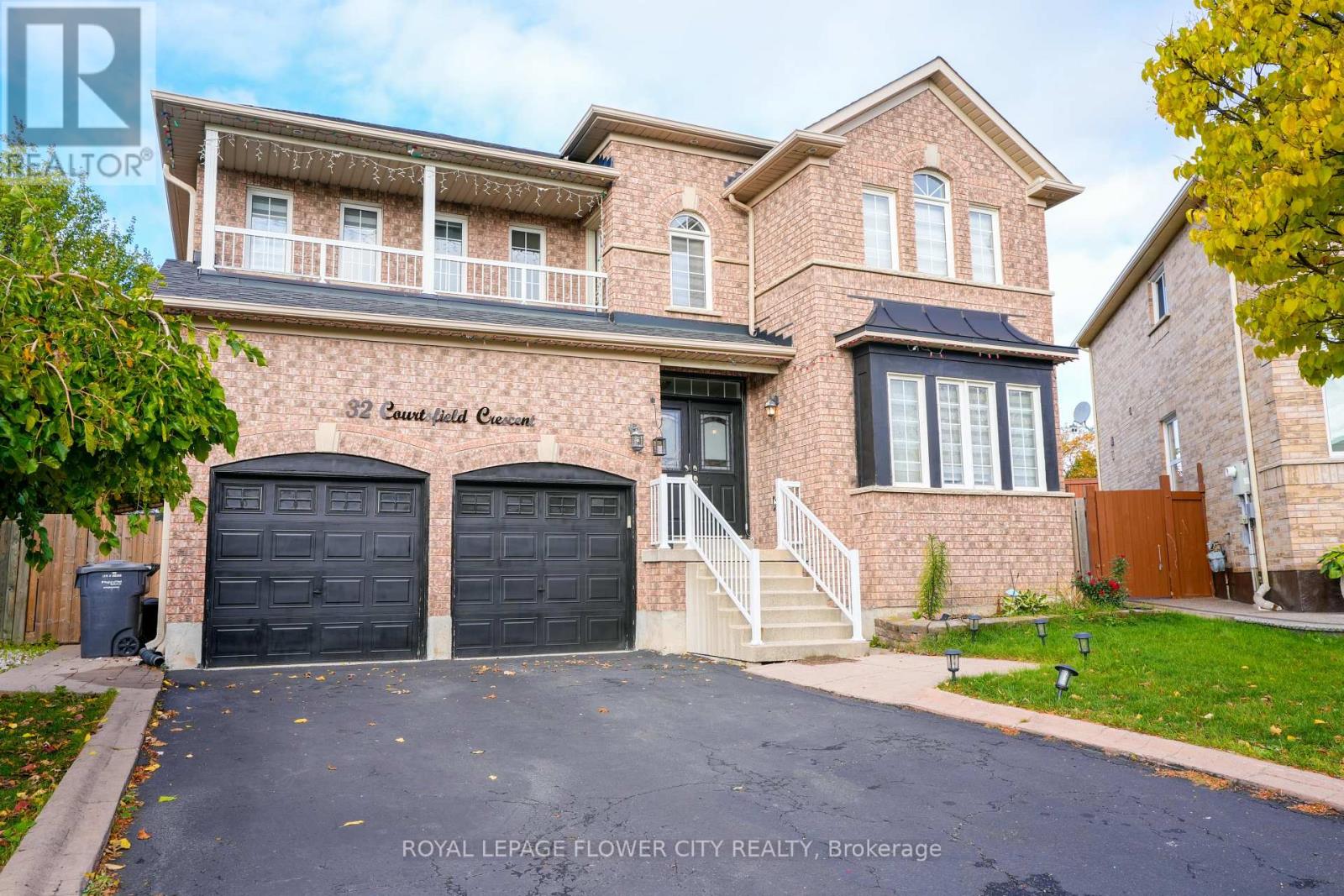 32 Courtsfield Crescent, Brampton, Ontario  L7A 2E2 - Photo 2 - W12476671