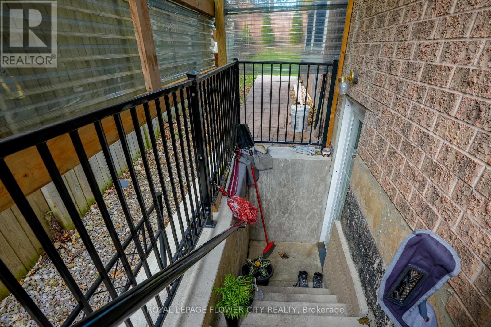 32 Courtsfield Crescent, Brampton, Ontario  L7A 2E2 - Photo 27 - W12476671