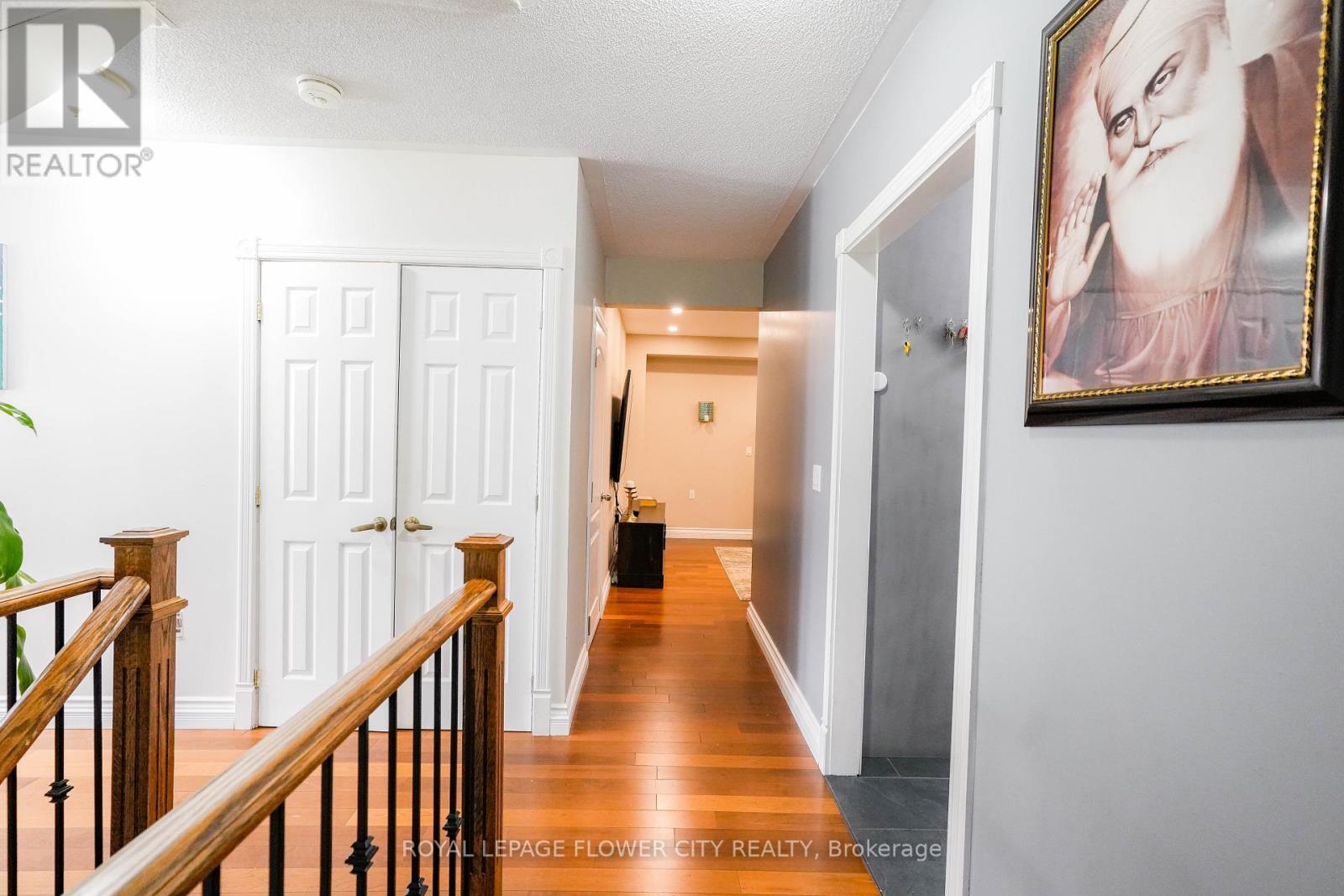 32 Courtsfield Crescent, Brampton, Ontario  L7A 2E2 - Photo 11 - W12476671