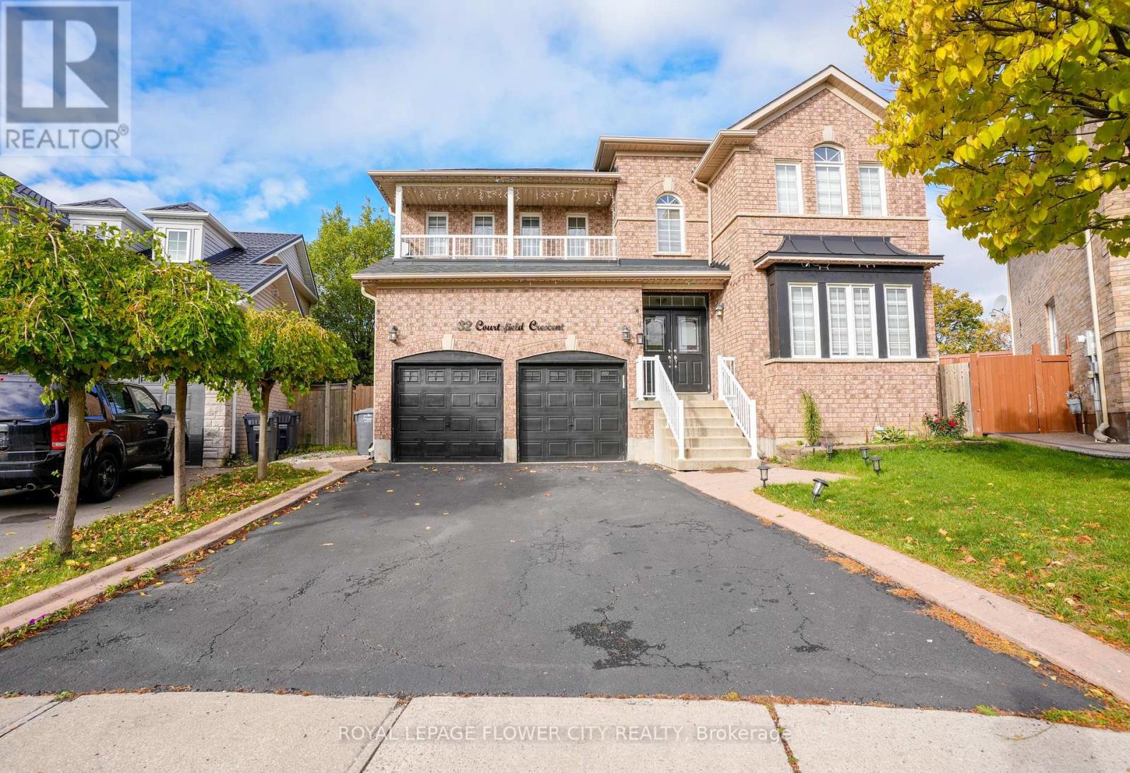 32 Courtsfield Crescent, Brampton, Ontario  L7A 2E2 - Photo 3 - W12476671