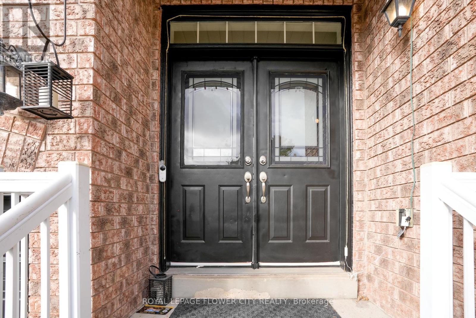 32 Courtsfield Crescent, Brampton, Ontario  L7A 2E2 - Photo 6 - W12476671