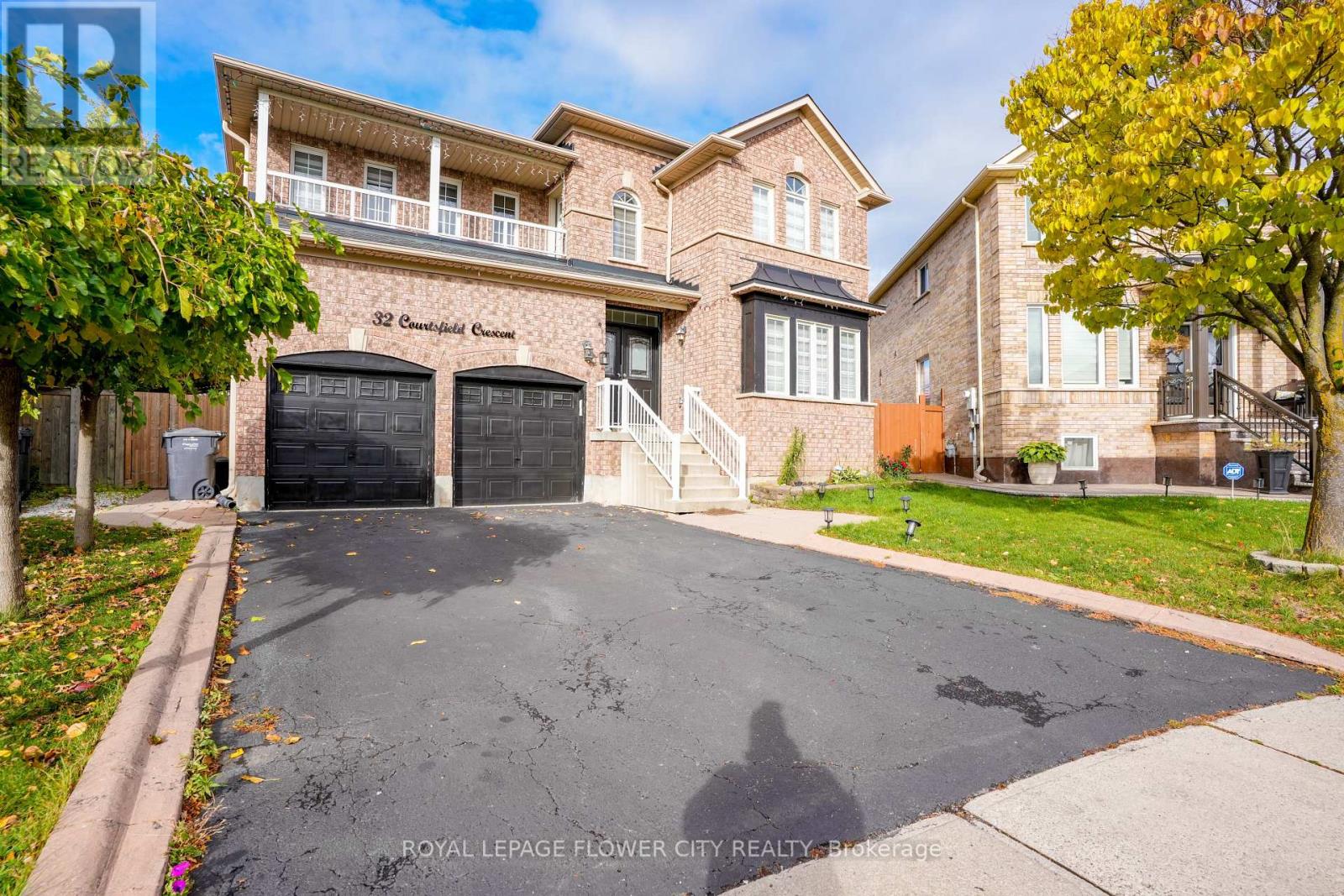 32 Courtsfield Crescent, Brampton, Ontario  L7A 2E2 - Photo 4 - W12476671