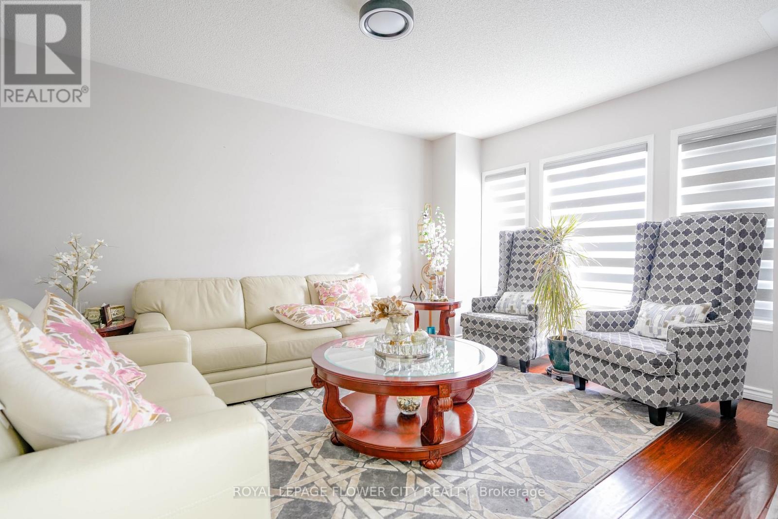 32 Courtsfield Crescent, Brampton, Ontario  L7A 2E2 - Photo 9 - W12476671