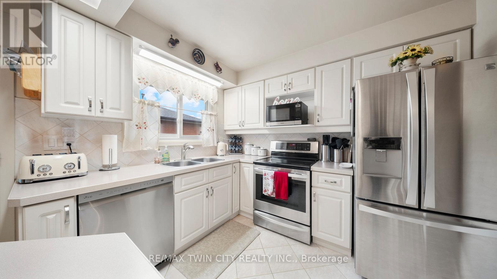 42 Palm Crescent, Brantford, Ontario  N3R 5G2 - Photo 18 - X12479744