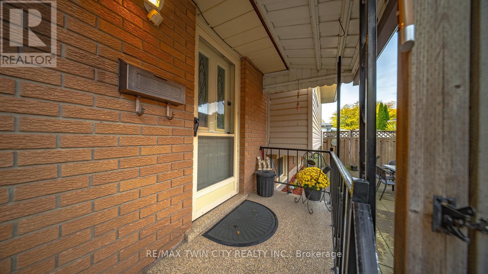 42 Palm Crescent, Brantford, Ontario  N3R 5G2 - Photo 9 - X12479744