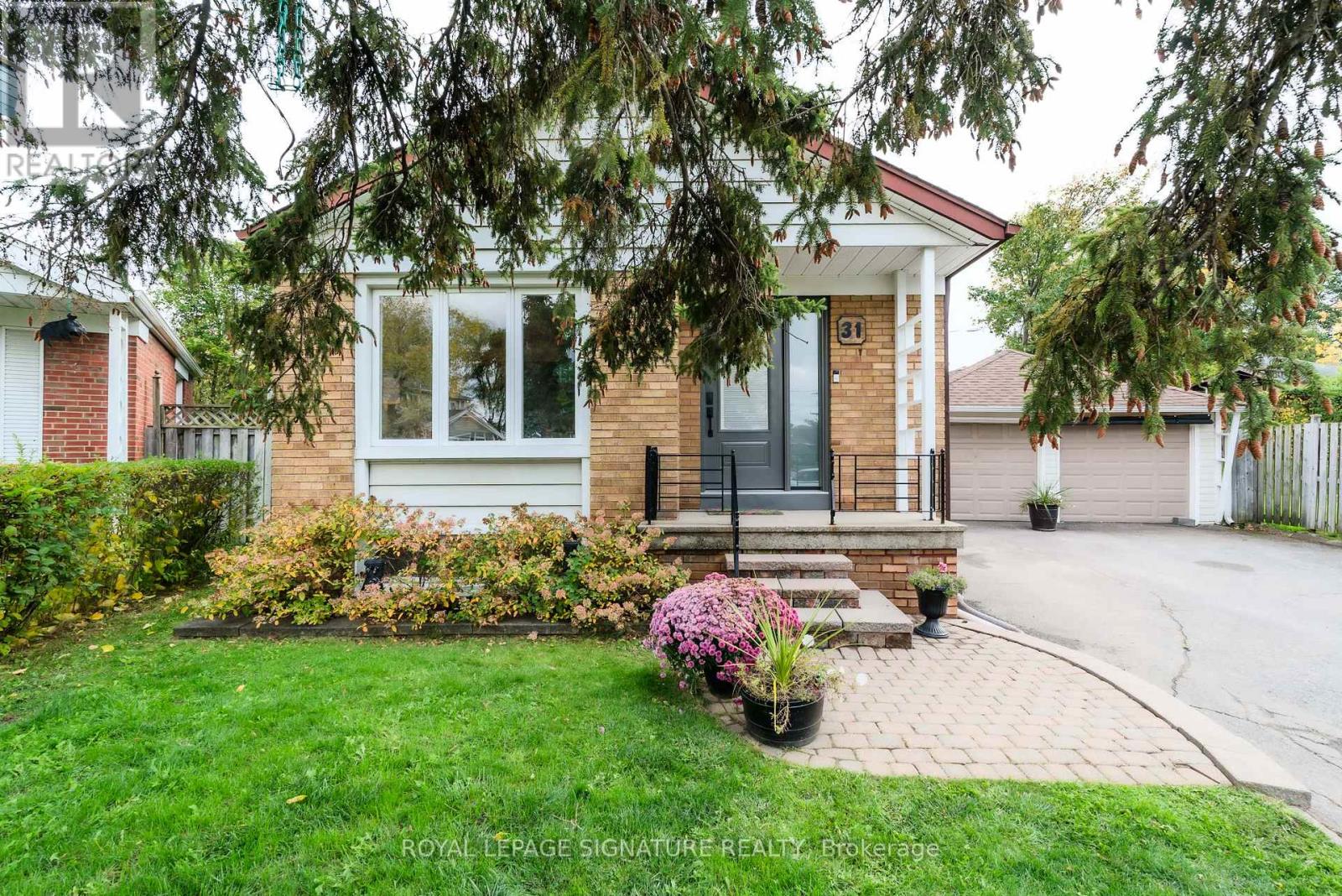 31 CASTILLE AVENUE, Toronto, Ontario