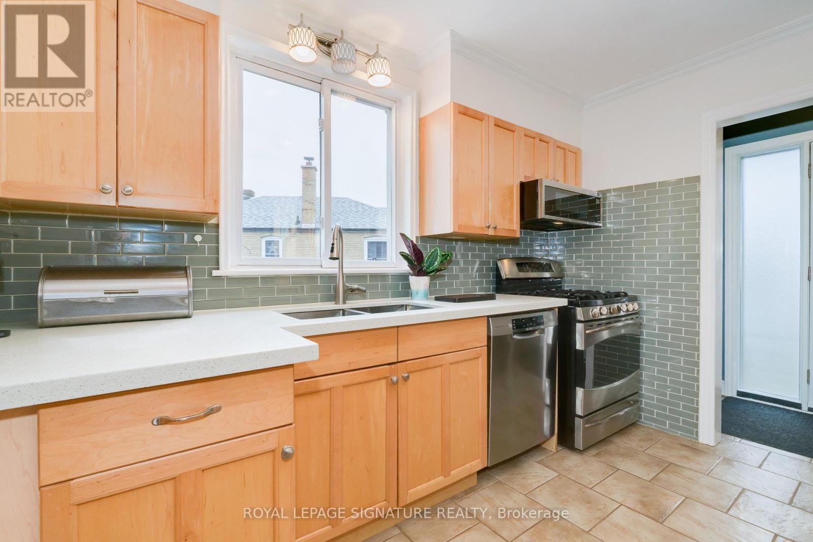 31 Castille Avenue, Toronto, Ontario  M1R 2C2 - Photo 11 - E12479758