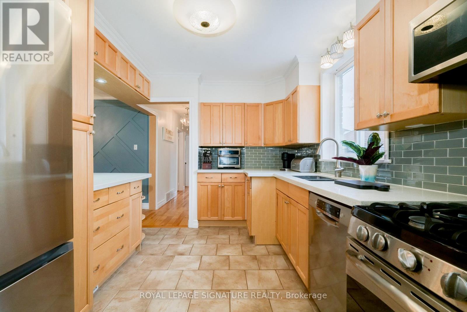 31 Castille Avenue, Toronto, Ontario  M1R 2C2 - Photo 12 - E12479758