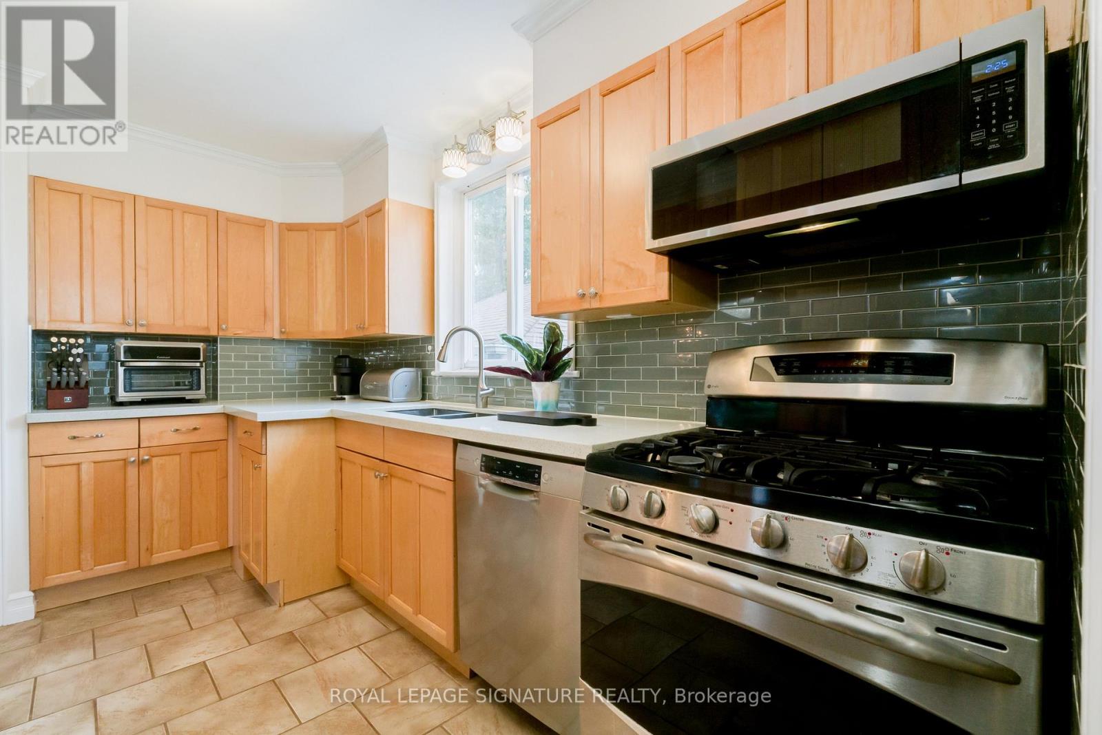 31 Castille Avenue, Toronto, Ontario  M1R 2C2 - Photo 13 - E12479758
