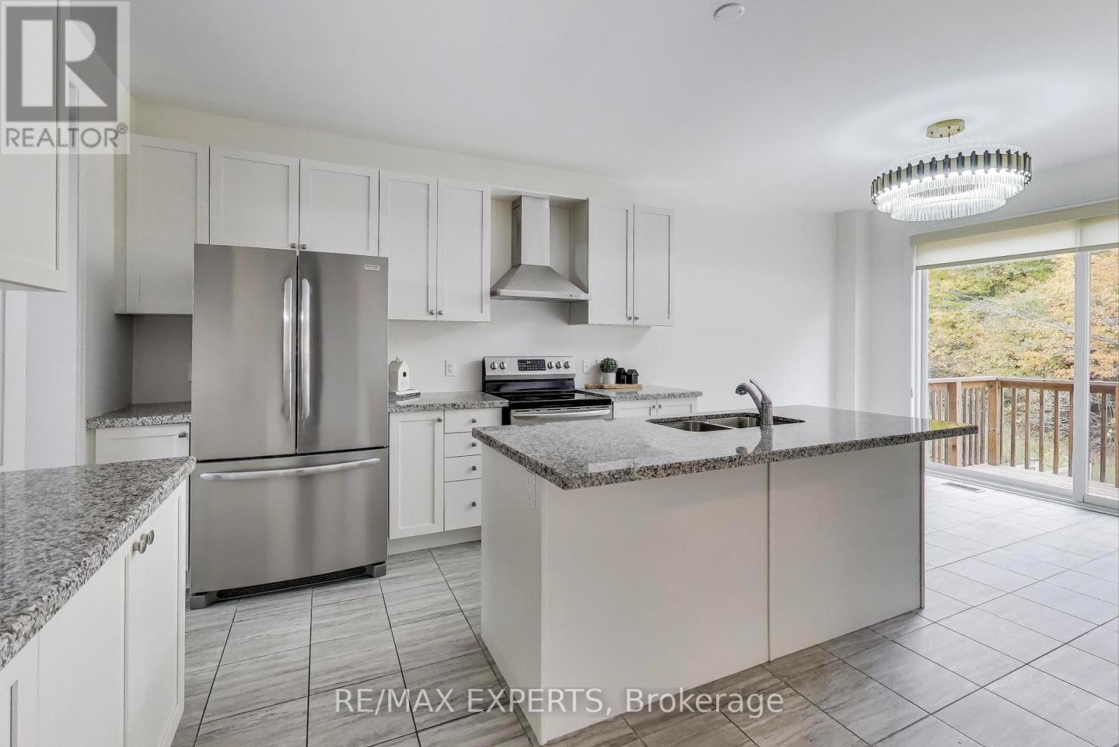 216 Butternut Ridge Trail, Aurora, Ontario  L4G 3P1 - Photo 11 - N12479757
