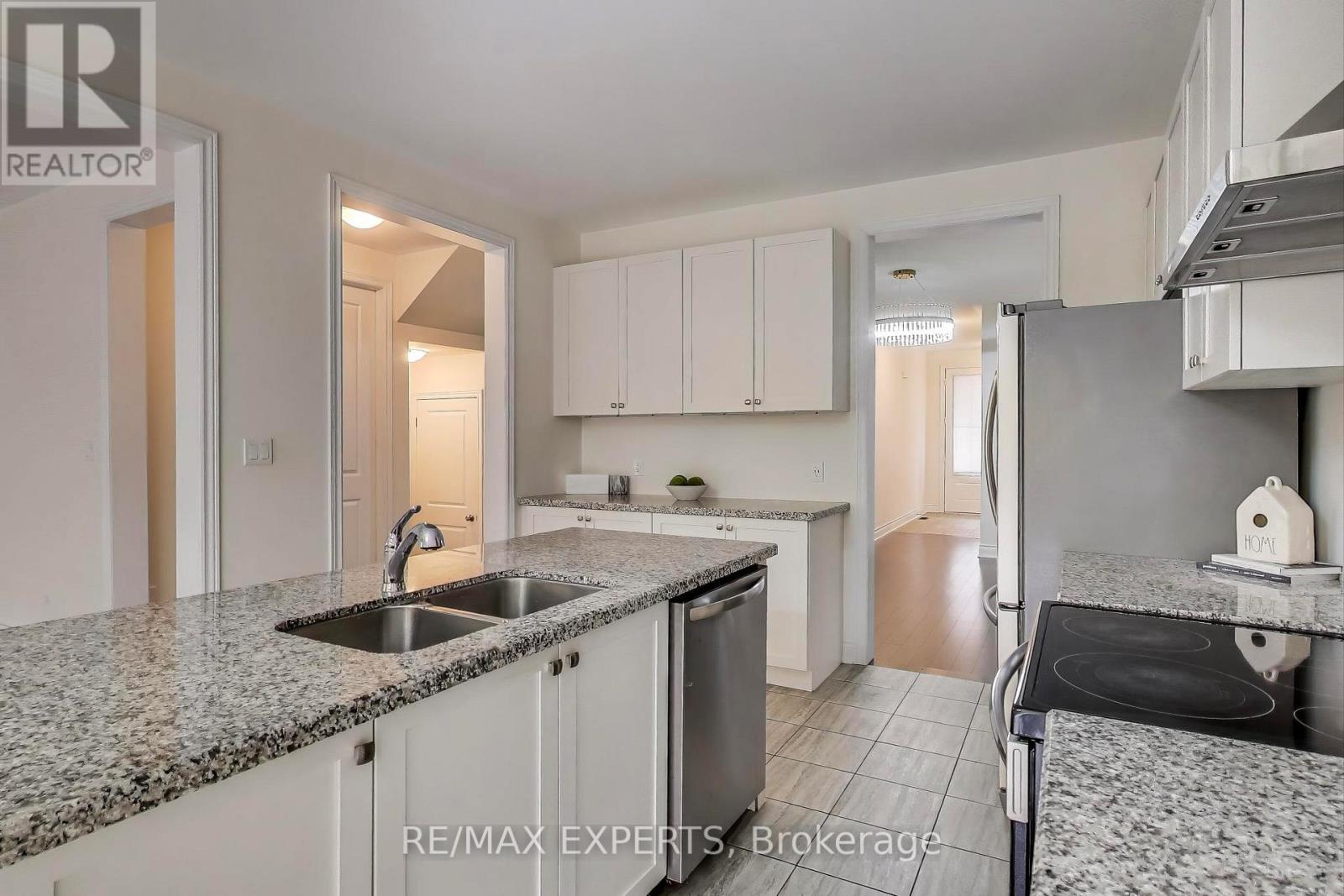 216 Butternut Ridge Trail, Aurora, Ontario  L4G 3P1 - Photo 13 - N12479757