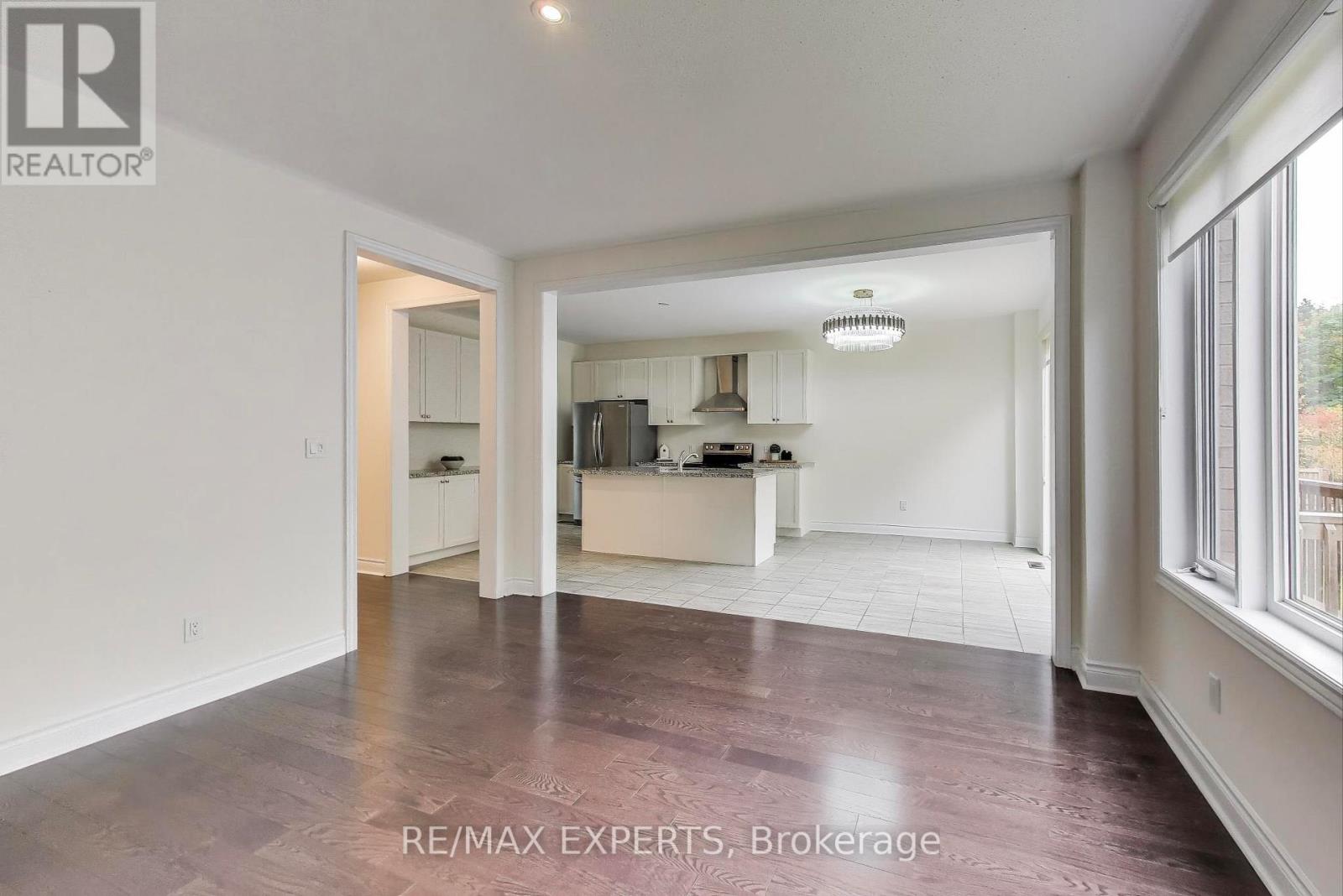 216 Butternut Ridge Trail, Aurora, Ontario  L4G 3P1 - Photo 17 - N12479757