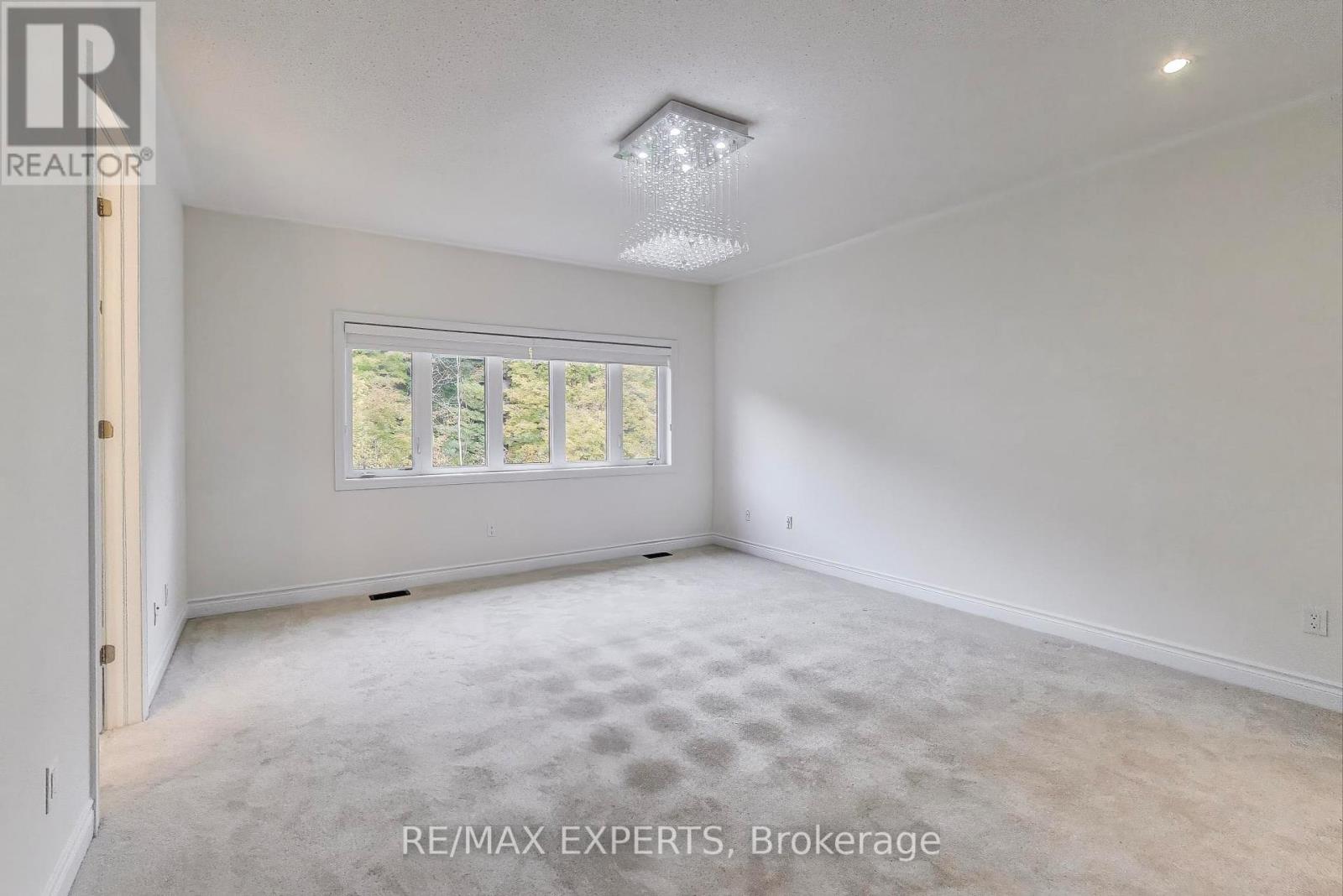 216 Butternut Ridge Trail, Aurora, Ontario  L4G 3P1 - Photo 22 - N12479757