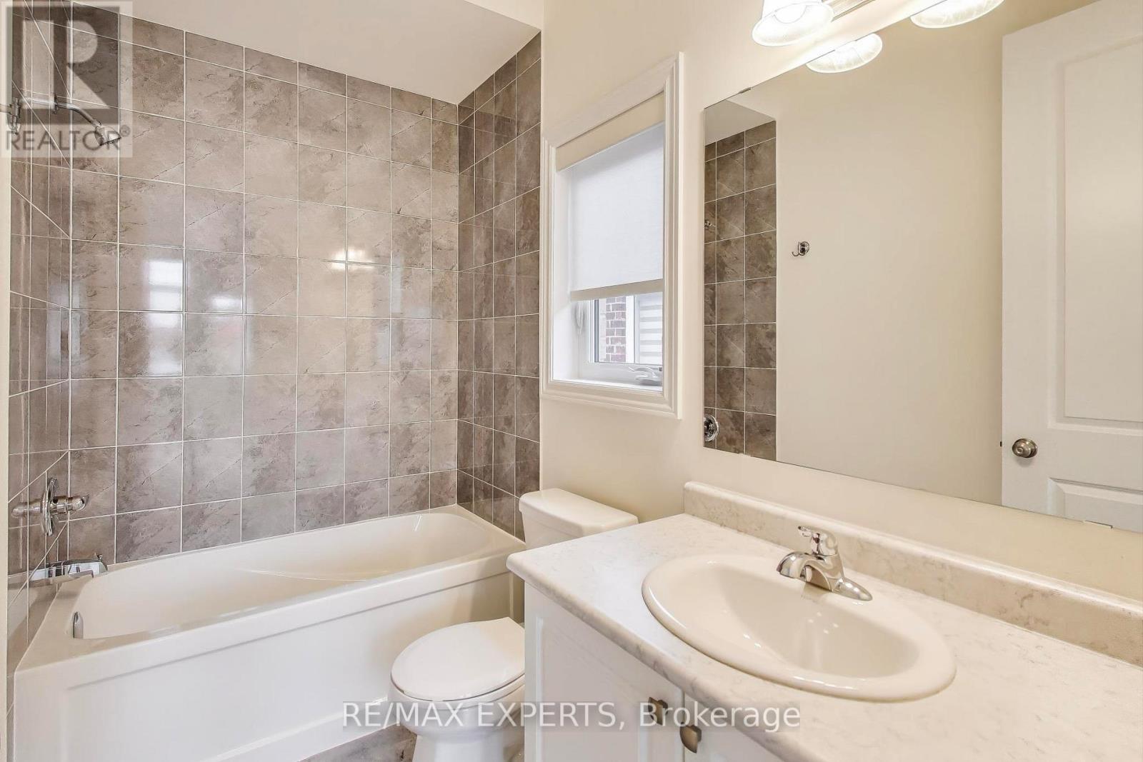216 Butternut Ridge Trail, Aurora, Ontario  L4G 3P1 - Photo 31 - N12479757